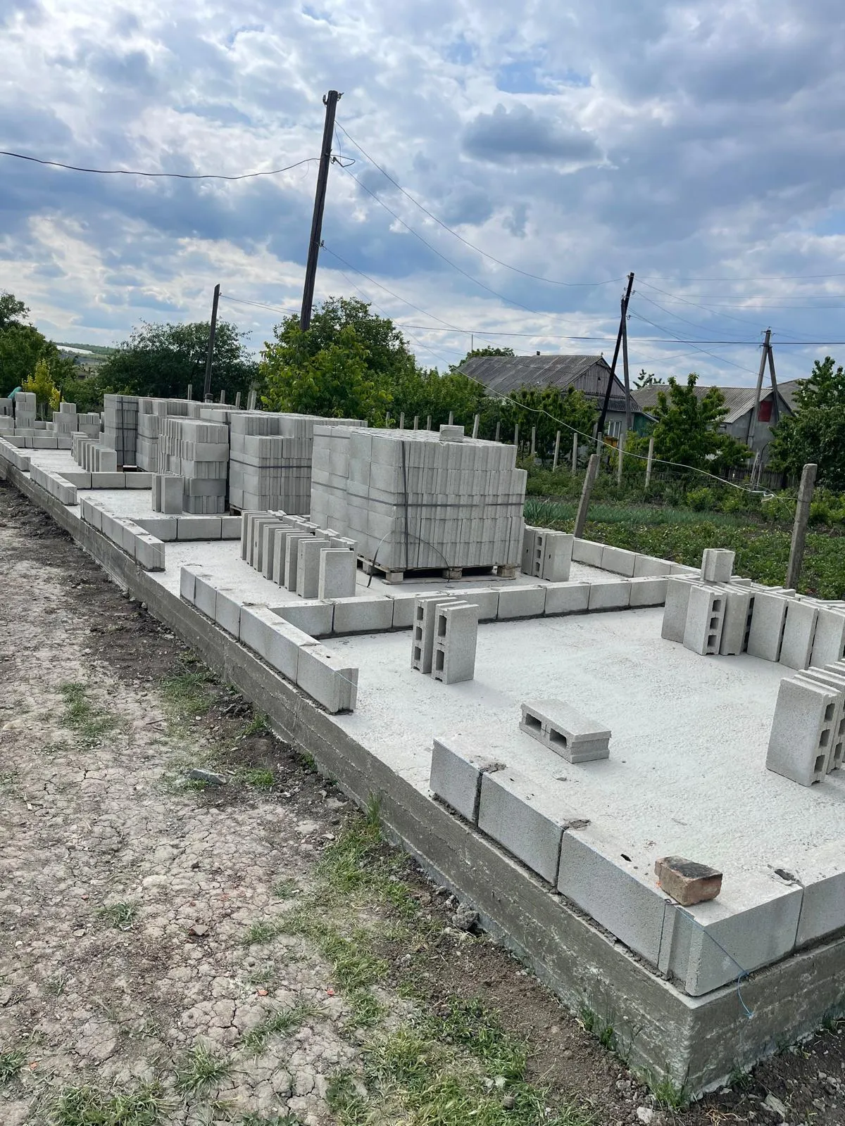 Casă de locuit — fundație și pereți din blocuri — 11